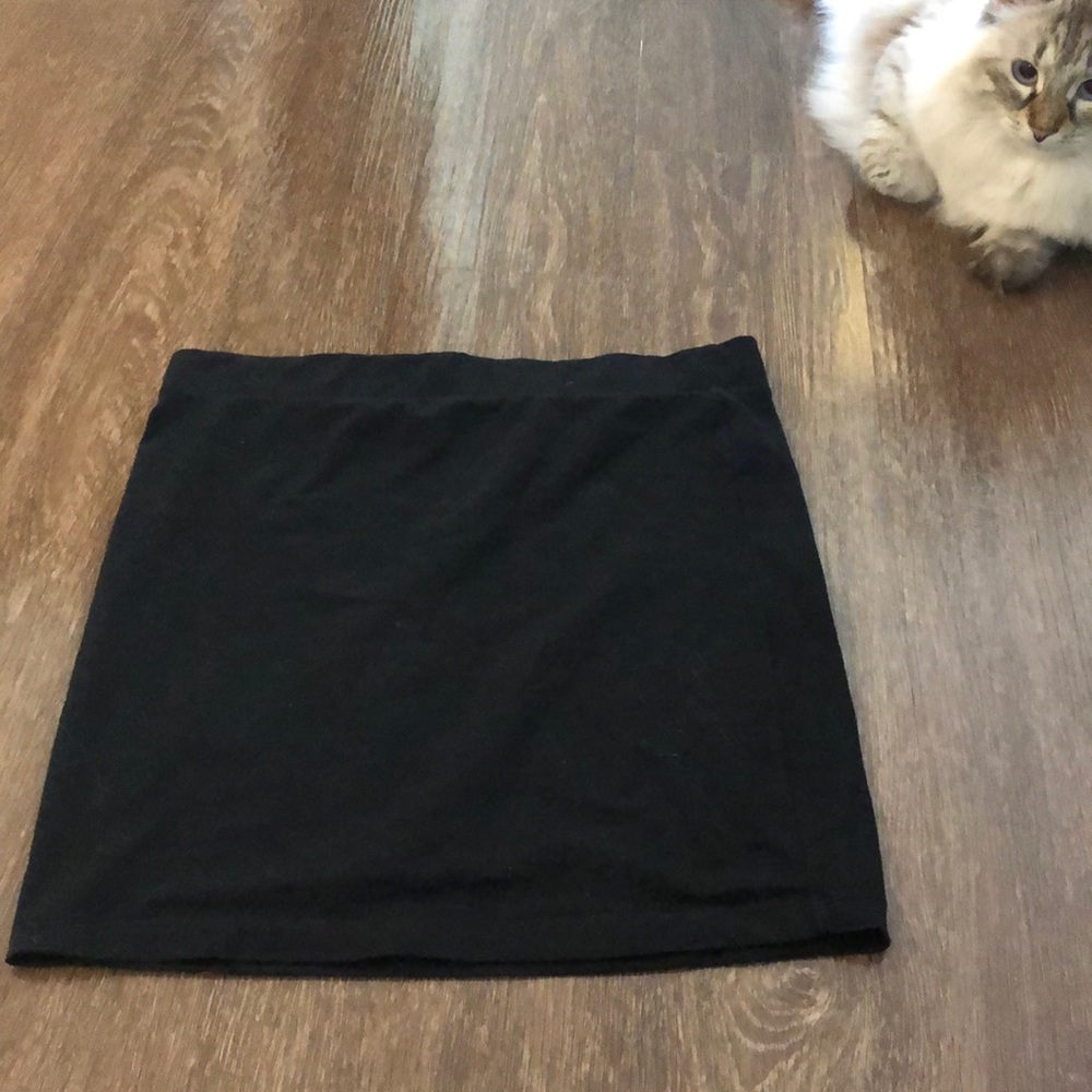 Forever 21 black mini skirt in Medium